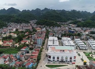 Phương Dung lắp đặt camera quan sát tại Sơn La