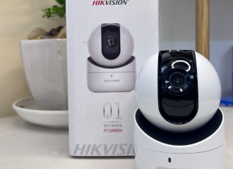 Camera Robot Wifi 2MP xoay 4 chiều HIKVISION DS-2CV2Q21FD-IW(B) MicroSD, âm thanh 2 chiều