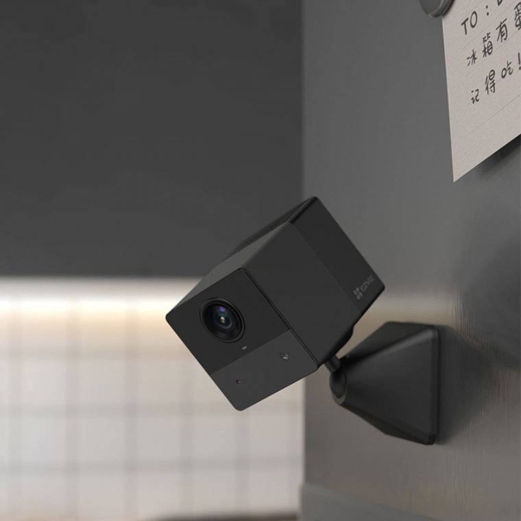 Camera dùng pin sạc 2MP Ezviz CB2 màu đen, đàm thoại 2 chiều, phát hiện chuyển động