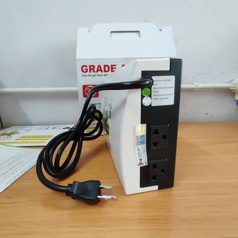 Bộ lưu điện Santak TG750-PRO (750VA/300W) - Line Interactive