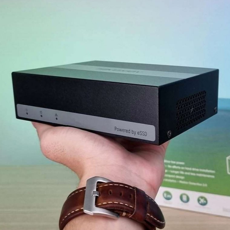 Đầu ghi hình eDVR 4 kênh tích hợp 512GB eSSD Hikvision DS-E04HQHI-B