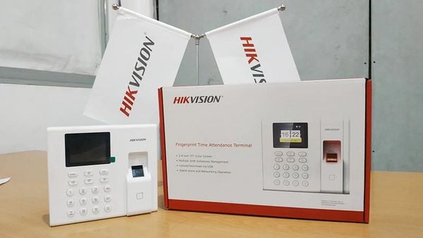 Máy chấm công vân tay và thẻ từ HIKVISION DS-K1T8003MF